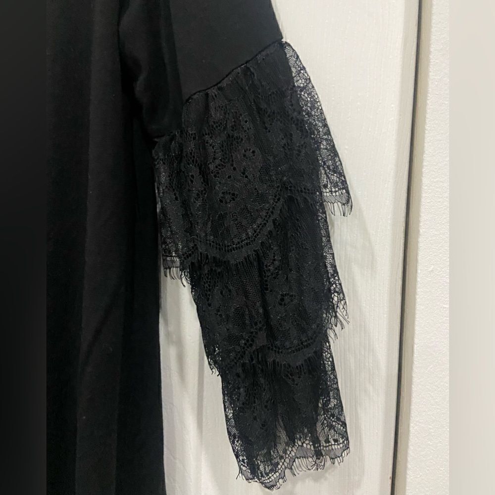 Marled reunited closet assymetrical top size XL tiered lace sleeves (3x$15) - Picture 4 of 10